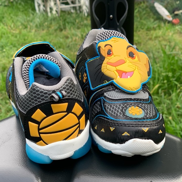 Disney Lion King Toddler Boys Light Up Shoes New - Picture 11 of 11